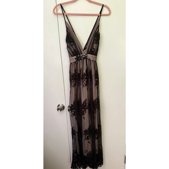 NWT Dokotoo Formal Deep V-Neck Backless Embroidered Sexy Long Dress Black Medium - Picture 7 of 8